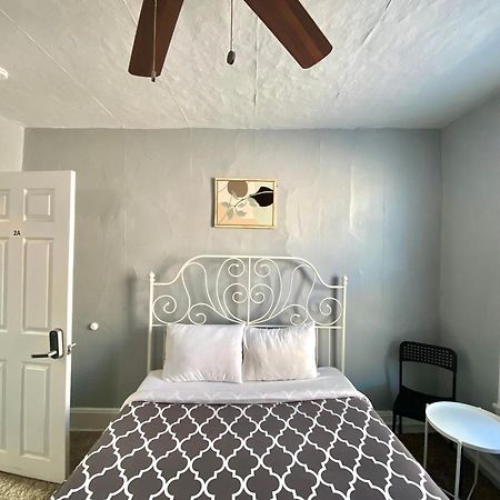 Clover 2900 - Apartment And Rooms With Private Bathroom Near Washington Ave South Philly フィラデルフィア エクステリア 写真
