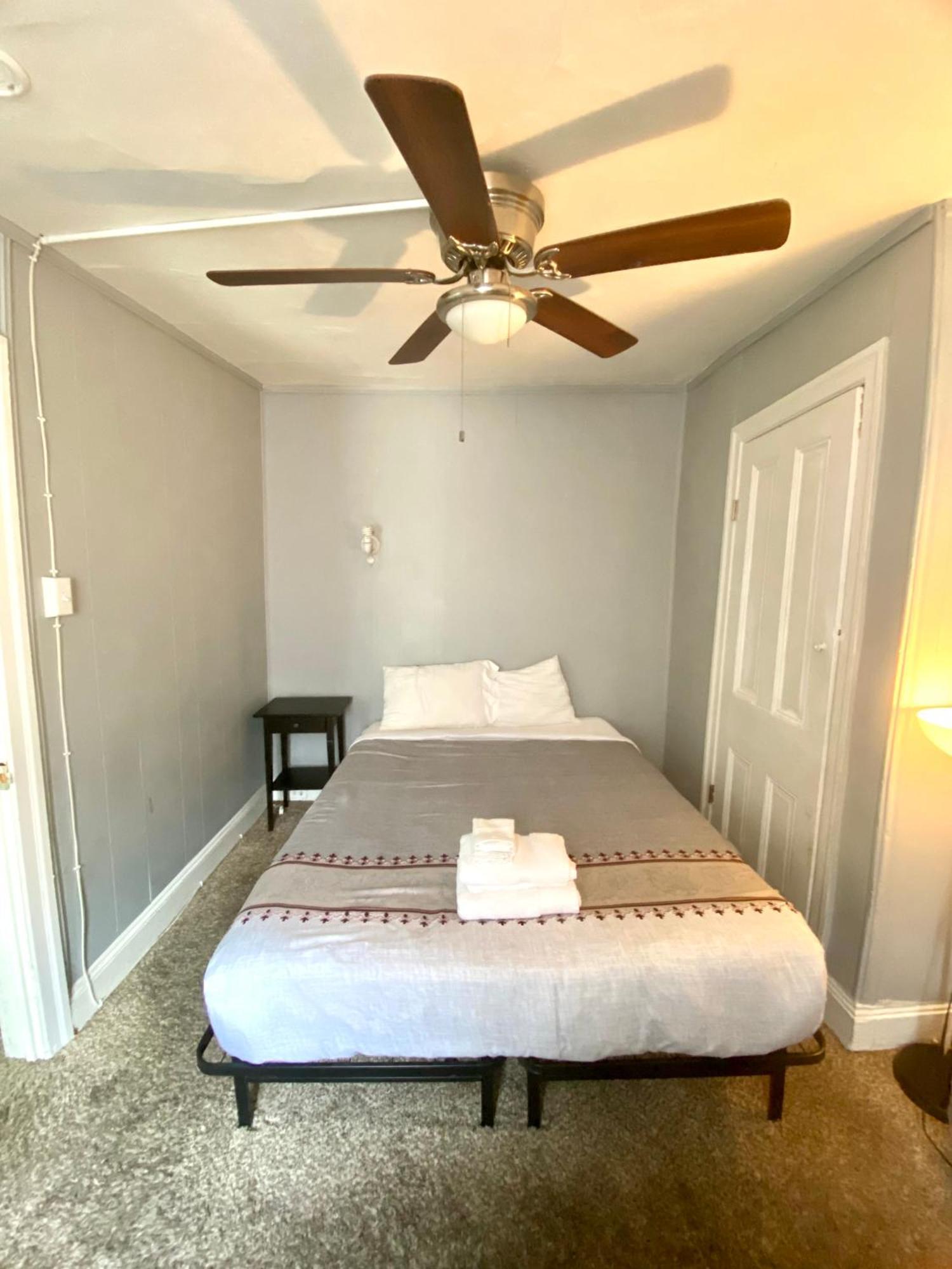 Clover 2900 - Apartment And Rooms With Private Bathroom Near Washington Ave South Philly フィラデルフィア エクステリア 写真